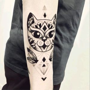 Cat tattoo by Violette.