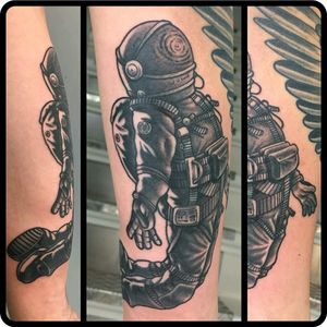 Spaceman by Théo For info or bookings pls contact us at art@royaltattoo.com or call us at + 45 49202770#royal #royaltattoo #royaltattoodk #royalink #royaltattoodenmark #space #astronaut #blackandgreytattoo #blackandgrey