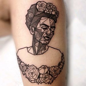 Frida Kahlo geometric tattoo #geometric #blackwork #fridakahlo #floral
