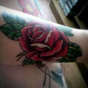 Olha a Rosa da @paty_hardcore aí. Feita sabadão! Valeu Pati!!! 😘👊💪#tattoo2me #tattoo #tatowierung #t4ttoois #tatouage #tonoinsptattoos #tattoodo #tatuaje #tattoobrasil #rose #rosa #oldschool #inspirationtatto #tattooed #tattooart #tattooartist #tattooflash #tattooist #inked #inkedup #tatts #inkedlife #inkedlifestyle #inkaddict #instagood