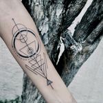 Amazing tattoo by brazilian artist @Raphaellopes ! #fineline #geometric #geometria