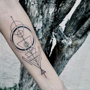 Amazing tattoo by brazilian artist @Raphaellopes !#fineline #geometric #geometria