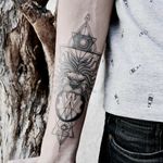 Amazing tattoo by brazilian artist @Raphaellopes ! #fineline #mandala #geometric #geometria #leao #lion