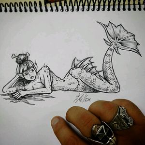 Quando a cabeça tá sem idéias, vou de sereia mesmo. O importante é manter a mão afiada. 😋#sereia #mermaid #draft #rabisco #sketch #drawing2me #drawing #dibujo #desenho #tattoo #tattoo2me #tatowierung #t4ttoois #tatouage #tonoinsptattoos #tatuaje #tattoobrasil #tattoodo #inspirationtatto #tattooed #tattooart #tattooflash #tattooist #inked #inkedup #inkedlife #inkedlifestyle #inkaddict #instagood