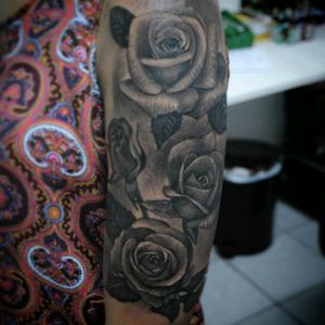 #flowers #flower #rose #rosetattoo #rosa #tattoo #tattoos #tatoodo #electricink #texture #tattoolife #tattooer #tattooart #tattooartist #inked #ink #skinart #art #artist #blackandgrey #blackworktattoo  #artoftheday  #instafollow #bodyart  #bestofday
