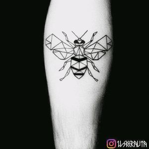 #inkedgirl #tattooedgirls #tatouage #tattooshop #draw #tattooing #tattooist #design #inkedup #tattooflash #instatattoo #bodyart #artist #tattoodesign #tattoolife #black #drawing #tattooart #tattooartist #inked #tattoos #tattoo #ink #art #geometric #minimal #inspiration #bee #insect #buzz