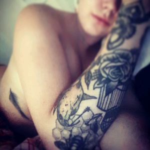 #naked #sleeve #halfsleeve #ribs #feathers #bitofskin #calmdown #nude #notrecent #followme
