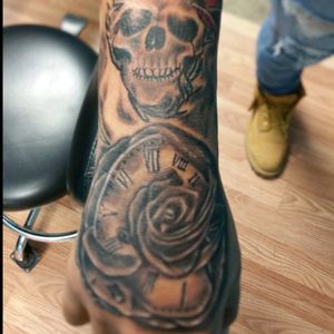 Rose clock i had fun tattooing, thanks for looking! #JOEYV #INKfested #INKfestedtattoostudio #blackandgreytatoo #rosetattoo #roseandclocktattoo #fusioninks #stencilstuff #armorgel
