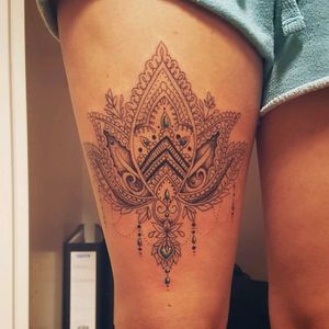 Mandala #tattoo #ink #leg #tat #farbspektakel #studio #ayaygee #black #turcoise #lotus