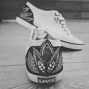Mandala sneaker fun #mandala #levis #sneaker