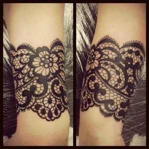 Gorgeous lacy cuffs