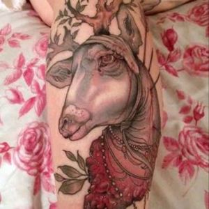 #tattoo #design #tattoodesign #color #colour #art #bodyart #idea #sheep #dead #decapitated #horns #livestock #branch #leaves decapitated sheep with branch horns by an unknown artist. ☺
