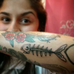 Peixinho pra minha amiga @anaalferes Mais uma vez confiando na minha arte! 😘#fishbone #fish #peixe #fineline #pontilismo #pontilhismo #blackwork #finelinetattoo #tattoo2me #tatouage #tonoinsptattoos #tattoodo #tatuaje #tattoobrasil #inspirationtatto #tattooed #tattooart #tattooartist #tattooflash #tattooist #inked #inkedup #tatts #inkedlife #inkedlifestyle #inkaddict #instagood #mestresdatattoo #tatuadoresbrasileiros