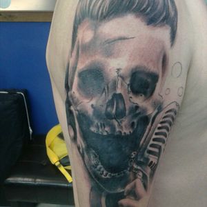 First session, this cover Up  #skull #skulltattoo #Tattoodo #singer #classicmicrophone #Retro #Rockabilly