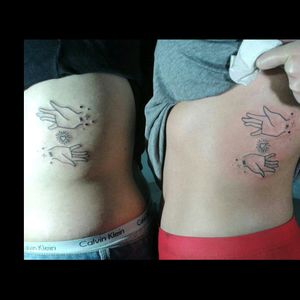 Tattoo para las hermanas, diseño de Ili,  genia del diseño,  como admiro esa mente creativa loca, un éxito la tarde... #tattoo #inkjunkeyz #tattoos #tattoocolors #tattoodesings #tattoodo #ink #inkedgirl #tattoolife #electricink #picoftheday #art #arte  #tattoos #tattoouk #tattoolifegallery #picoftheday📷 #tattooforlife #tattoolove #electricinkusa #electricinkbrasil #electricinkbr #electricinkuk #electricink#electricinkpigments #inkjunkeyz#inkjunkeyzmag#inkjunkeyztv insumos @electricinkBy #RockArtRoll