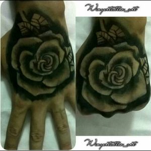 #tattoo #rosa #tattoorose #blackandwhite #tattoonegroygris ##tatuajes #tattooblackandgrey #ink #tattooartist #tattooink #inknovember #tatuajesenfotos #tattoovenezuela #tattooinsta #loveart #art🎨 #like #tattooinstagram #inkgamer #winyertattoo_art #tattooed #fusionink #tattooparadise #artink #artinkfusion