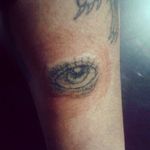 First tattoo I make with the handpoked technique on my arm - #handpoked #eye #ladyorlando