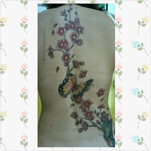 Dos trabalhos de São José do Rio Preto que tive a honra de realizar, amei fazer, duas lindas sessões de quase 6 horas, gratidão! 🙏 #tattoofeminina #flowers #flores #risco #rabiscos #instainspiredtattoos #ink #blackandred #workart #artistictattoo #artetattoo #mogidascruzes #sp #brasil #tatuadoresbrasileiros #Tattoodo #tatuadora #tattoolovers #tatuaje #tattoo2me #mulherestatuadas #amooquefaço 😍 #skin #semfiltro #robertamarela #robertanogueira #saojosedoriopreto #colortattoo #instainspiredtattoos #tguest #inktattoo #flor #cerejeira #tattoogirl #tattoolovers