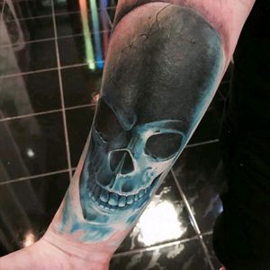 Skull tattoo made by brazilian artist Doug De Farias, from Black Stone Studio.#skull #caveira #realism #realismo #tatuadoresdobrasil #DougDeFarias #BlackStoneStudio #braziliantattoer