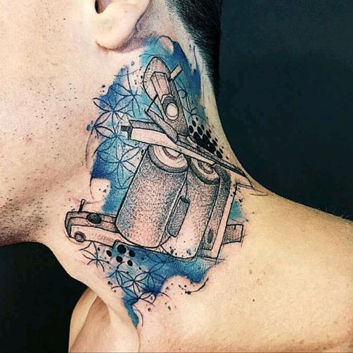 The first tattoo of my brother @Raphaellopes , made by @marcellaalvestattoo  #tattoomachine #coil #bobina #aquarela #watercolor #MarcellaAlves