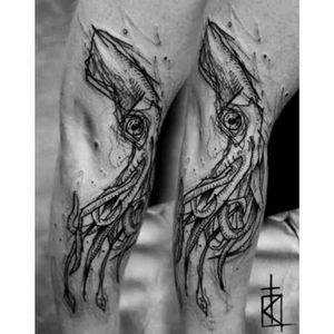 #tattoo #design #tattoodesign #black #blackink #nature #insparation #art #bodyart #idea #ocean #animal #creature    #squid #kraken #giantsquid #tentacles #deepsea squid tattoo by an unknown artist. ☺