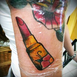#tradi #traditional_tattoo #flor #labial #tattoo #ink