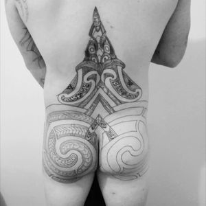 New Zealand Maori traditional puhoro im slowly getting through another 3 sessions to finish off lower back and butt than start to move on to the legs