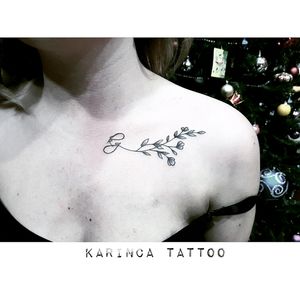 instagram: @karincatattoo#collarbonetattoo #botanical #tattoo #flowertattoo #collarbone #tattooedgirl #tattooedwoman #smalltattoo #minimaltattoo #thin