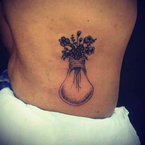 #tatto2me  #sagradatatto #tattocostela #lampada #flor