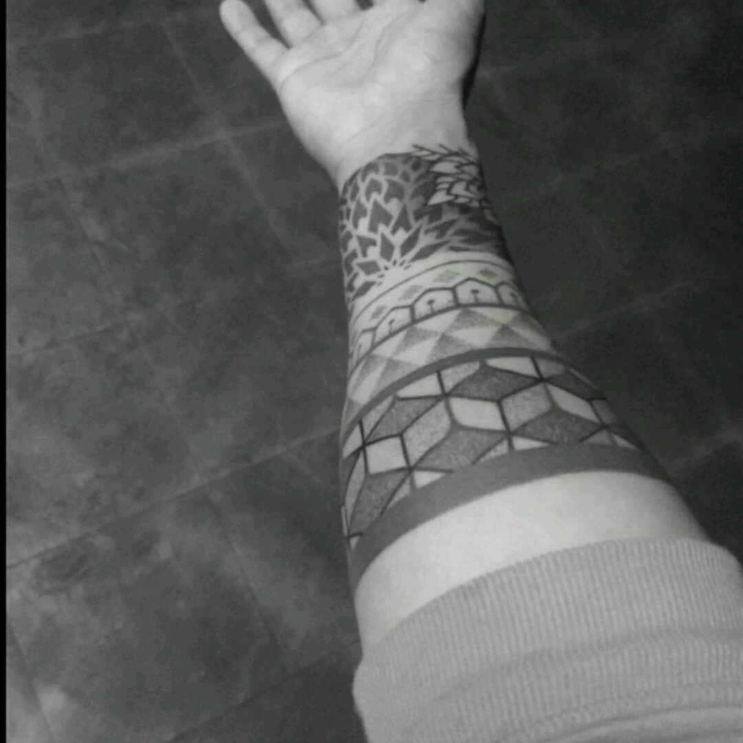 Tattoo uploaded by aaron • #dotwork #blackwork #bracelet #armband #geometric #halfmandala • Tattoodo Tattoo uploaded by aaron • #dotwork #blackwork #bracelet #armband #geometric #halfmandala • Tattoodo