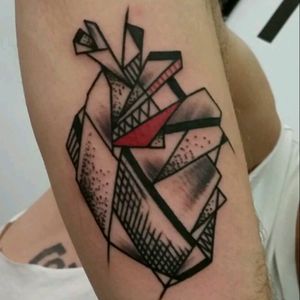 This is a geometrical heart made by Mimmo Marino (Caserta, Italy) at Pisa Tattoo Convention 2016.So proud of this!#heart #anatomicheart #blackandred #mimmomarino #skin8thtattoo #Geometrical #pisatattooconvention