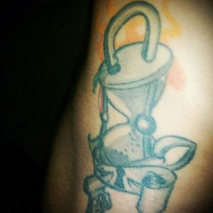 This is the 2nd tattoo I made in 2008. Tattoo artist was A. Monaco, in Pisa, at his old shop "Eternoteca". This is a composition of a hourglass with a padlock on top, a key and his lock hole draw in a parchment. This tattoo is full of personal meanings and I spent about 3 months for assemble the elements and make a first sketch.