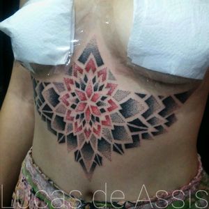 Underboob feito em 8hrs e 30min ✌ #tattoo #tatuagem #tatuaje #portoalegre #blackwork #dotwork #pontilhismo #underboob #tattoodo #ink #inkedgirl