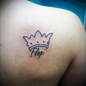 #tattoos #argenitna #argentinatattoo #losredondos #flopi Corona de los redondos con el nombre de mi novia