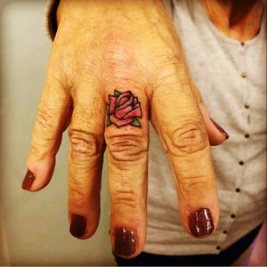 My Grandma's tattoo ❤ #oldscholl #oldachooltattoo #rosecolor #GrandmaTattoos