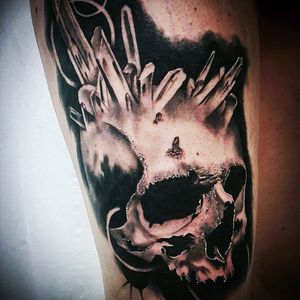 After seven hours of laughter and pain...Artist: Fabio Colombo, Living Dead Tattoo, CH#skull #crystal #crystals #tattoo #leg #legtattoo #blackadgrey #Black #white #whiteandgrey #realisem