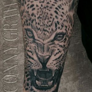 #blackandgrey #leopard #realistic #realism #realismanimaltattoo #forearm #wildlifetattoo #bigcats #photorealistic #photorealism www.graw.tattoo