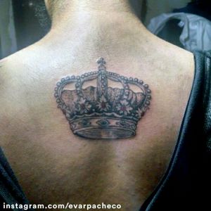 #crown #corona #queen #king #tattoo #black #blackwork  #red #lines #dotwork #dotandline