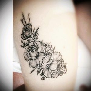 #flowertattoo #flowers #tattoo2me #studioink #tattoo_artist  INSTA @itallogontijo