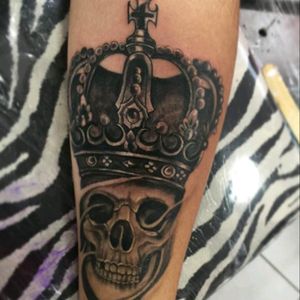#skull #crown #tattoo #caveira #coroa #maycolntarasevic #realism #galeriadorock #brazil #saopaulo #Alvaroescobar #blacandgrey