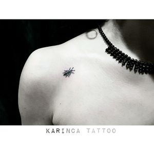 Minimal antinstagram: @karincatattoo #ant #tattoo #tattoodesign #smalltattoo #minimaltattoo #littletattoo #inked #tattooart #tattooartist #dövme #collarbone #girl #woman