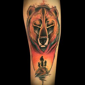 Bear with silhouette of family, mom and kids ... I want to change the bear by a wolf and the sunset by the mountain range #elilusionista #chileantattoo #mybodymyrules