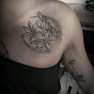 🌸 Lilas 🌸 #flower #moon #dotwork #chesttattoo #shoulder #lilac