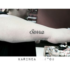 "Serra"instagram: @karincatattoo #scripttattoo #minimaltattoo #smalltattoo #tattooart #tattooartist #dövme