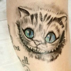 #aliceinwonderland #cat #grinsekatze #cheshirecat #CheshireTheCat #weareallmadhere Artist: Los Santos Tattoo