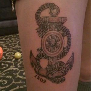 Found a much better picture of my thigh piece! The brown shadings pretty much faded out now, never get round to booking a touch-up though. #anchor #anchortattoo #pretty #firsttattoo #ouch #loveit #thigh #thightattoo #thighpiece