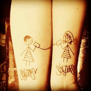 #tatto #sisters #friends #friendship #womantatto #tattosisters #arms #hands #love #thelephone #call #draw #pretty #doll