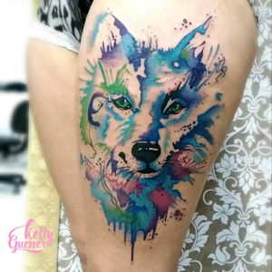 Wolf.. #watercolor #watercolortattoo #tattooaquarela #kellyguesser #tatuagensfemininas #tatuagensdelicadas #tatuadora #tatuadoresdobrasil #aquarela #tatuagemaquarela #wolfwatercolor #wolftattoo