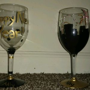 #happynewyear #glasses #paintedglasses #wine