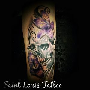 #saintlouistattoo #saintlouis #luistattoo69 #inked #tanapele #tattooedgirls #tattoolife #tattoo #caveira #lirios